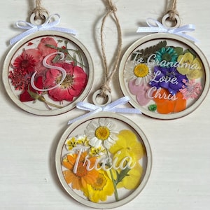 Personalized Floral Christmas Ornament: Engraved Acrylic & Dried Flowers