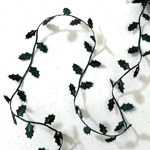 Holly Satin Ribbon Banner Cut Sealed Edge 1 Yard Green Leaf Non-Wire Gift Wrap Scrapbook Craft Card Ornament Mini Garland Holiday Trim