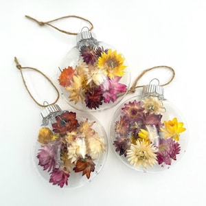 Handmade Dried Strawflower Ornament- 3” Clear Plastic Disc- Rustic Farmhouse Holiday Decor- Dry Flower Bauble- Year-Round Dry Floral Accent
